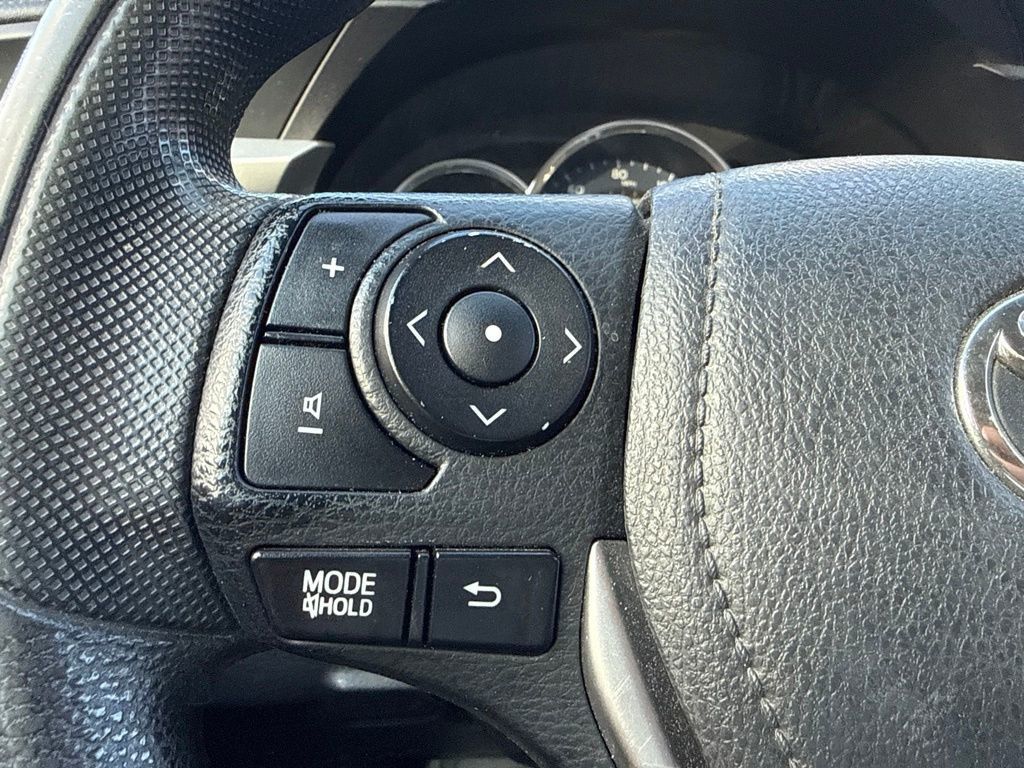 2014 Toyota Corolla 4dr Sedan CVT LE - 23078739 - 10