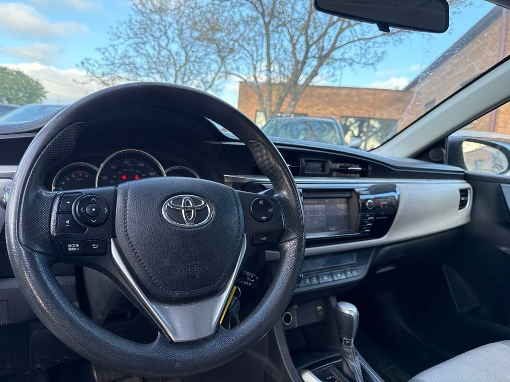 2014 Toyota Corolla 4dr Sedan CVT LE - 23078739 - 5