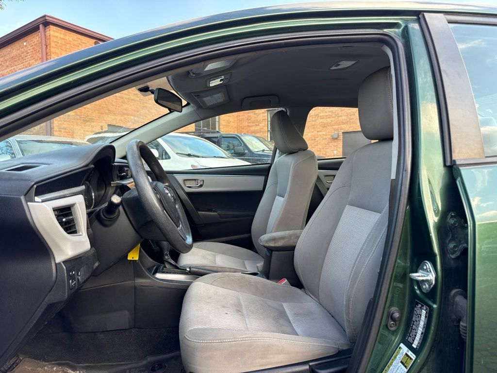 2014 Toyota Corolla 4dr Sedan CVT LE - 23078739 - 6
