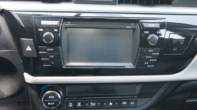 2014 Toyota Corolla JUST SERVICED , VERY CLEAN INSIDE AND OUT  - 22874540 - 11