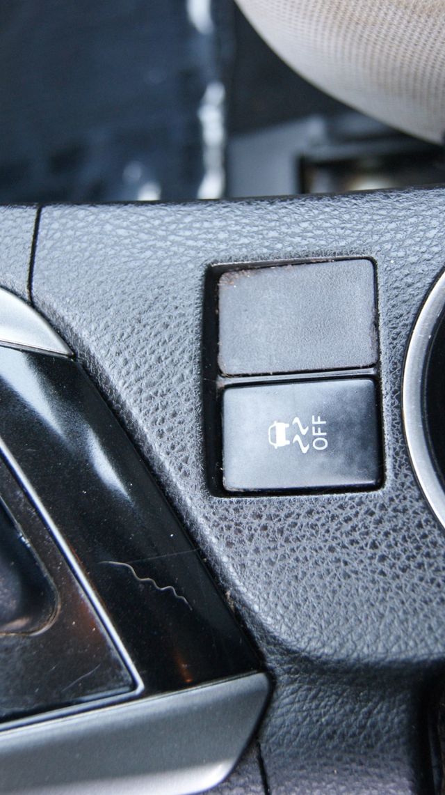 2014 Toyota Corolla JUST SERVICED , VERY CLEAN INSIDE AND OUT  - 22874540 - 24