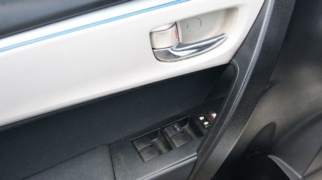 2014 Toyota Corolla JUST SERVICED , VERY CLEAN INSIDE AND OUT  - 22874540 - 33