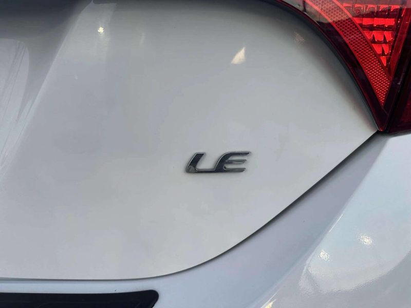 2014 Toyota Corolla LE 4dr Sedan - 22974789 - 14