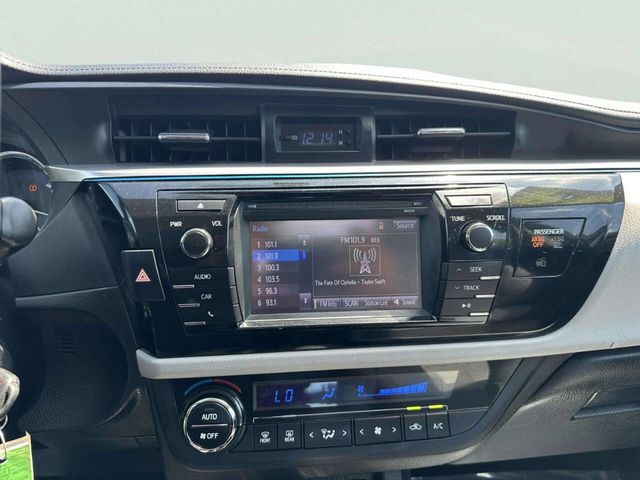 2014 Toyota Corolla LE 4dr Sedan - 23050928 - 29