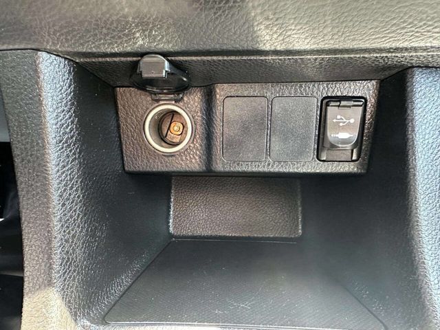 2014 Toyota Corolla LE 4dr Sedan - 23050928 - 32