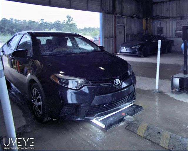 2014 Toyota Corolla LE Sedan 4D - 22536567 - 15