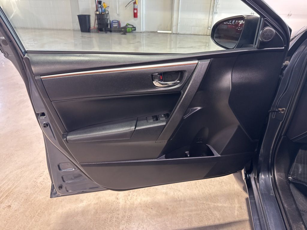 2014 Toyota Corolla S Plus - 22993284 - 24