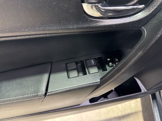 2014 Toyota Corolla S Plus - 22993284 - 25