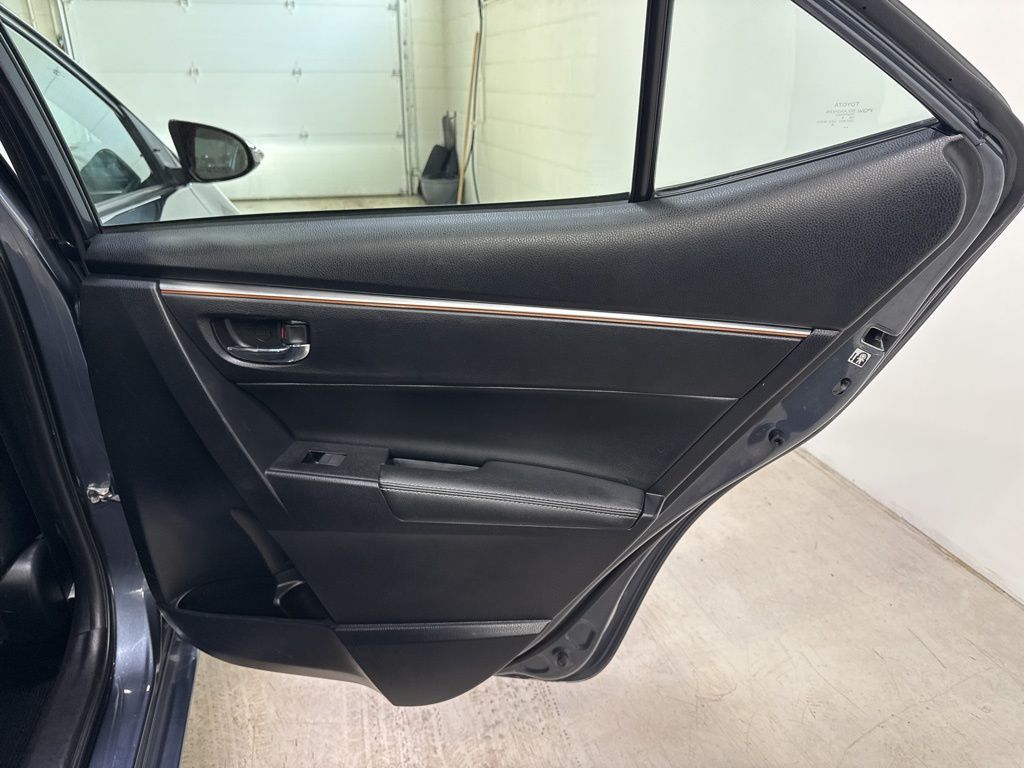 2014 Toyota Corolla S Plus - 22993284 - 34