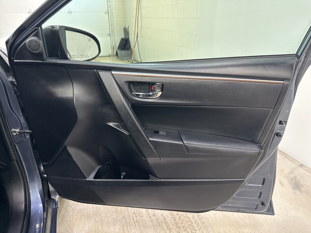 2014 Toyota Corolla S Plus - 22993284 - 40