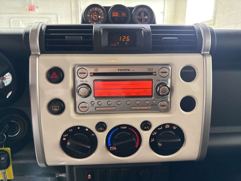 2014 Toyota FJ Cruiser 4WD 4dr Automatic - 23013284 - 13
