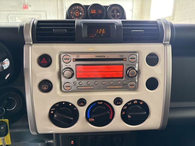 2014 Toyota FJ Cruiser 4WD 4dr Automatic - 23013284 - 13