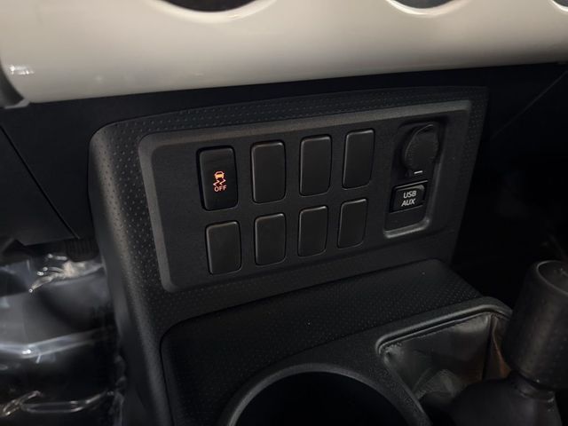 2014 Toyota FJ Cruiser 4WD 4dr Automatic - 23013284 - 16