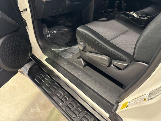 2014 Toyota FJ Cruiser 4WD 4dr Automatic - 23013284 - 26