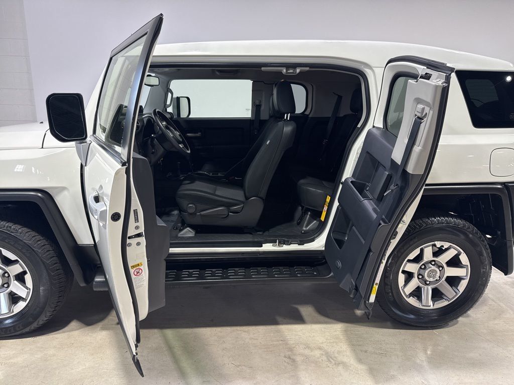 2014 Toyota FJ Cruiser 4WD 4dr Automatic - 23013284 - 29