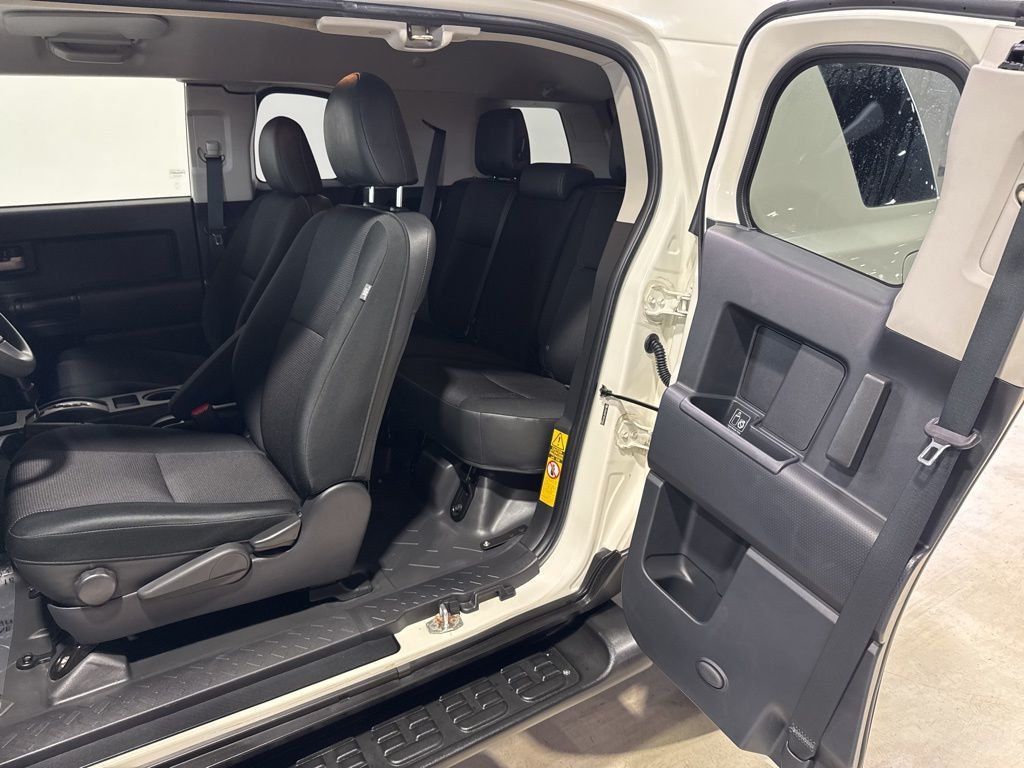 2014 Toyota FJ Cruiser 4WD 4dr Automatic - 23013284 - 30