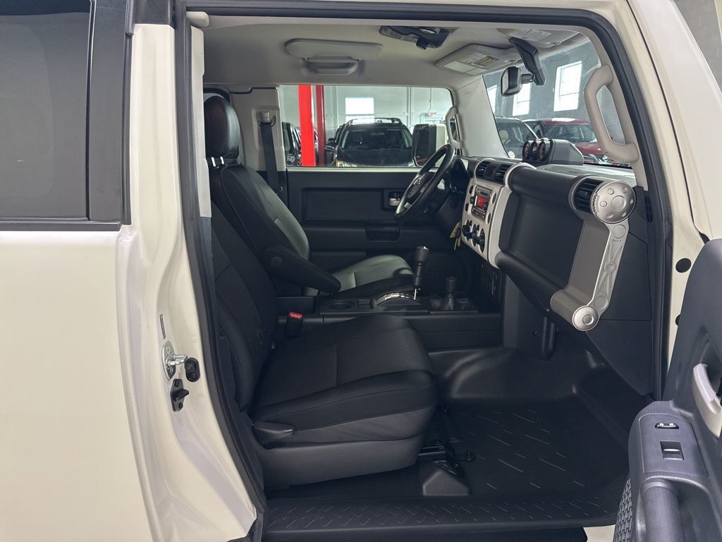 2014 Toyota FJ Cruiser 4WD 4dr Automatic - 23013284 - 36