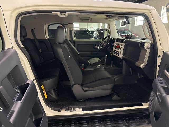 2014 Toyota FJ Cruiser 4WD 4dr Automatic - 23013284 - 39