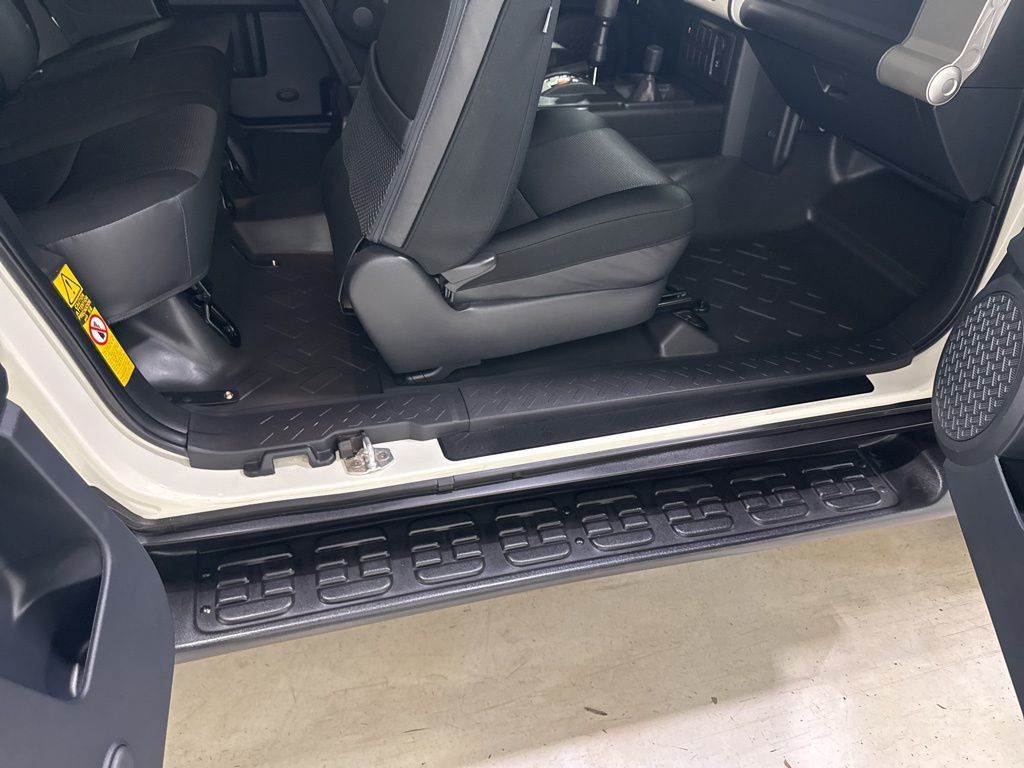 2014 Toyota FJ Cruiser 4WD 4dr Automatic - 23013284 - 41