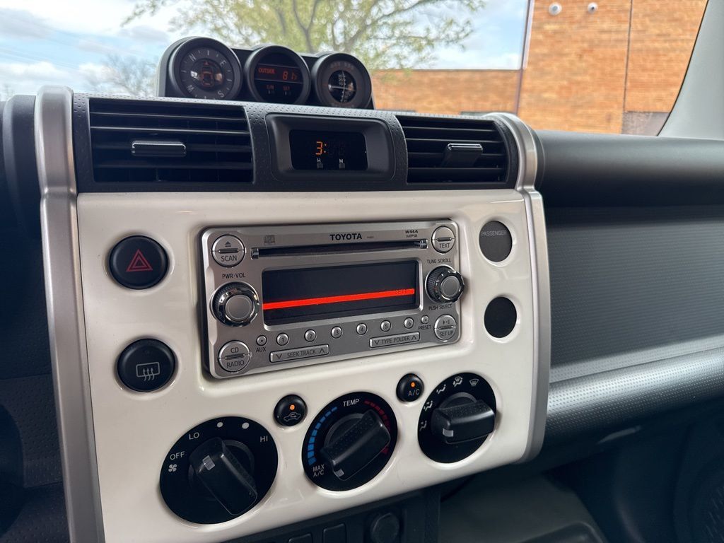 2014 Toyota FJ Cruiser 4WD 4dr Automatic - 23013284 - 8