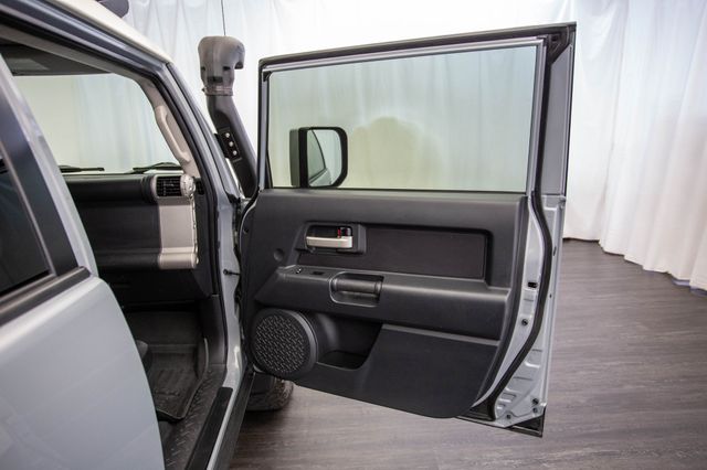 2014 Toyota FJ Cruiser 4WD 4dr Automatic - 22878675 - 16