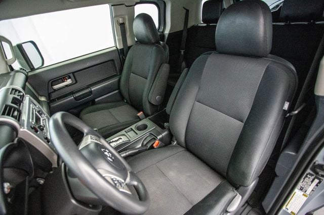 2014 Toyota FJ Cruiser 4WD 4dr Automatic - 22878675 - 18