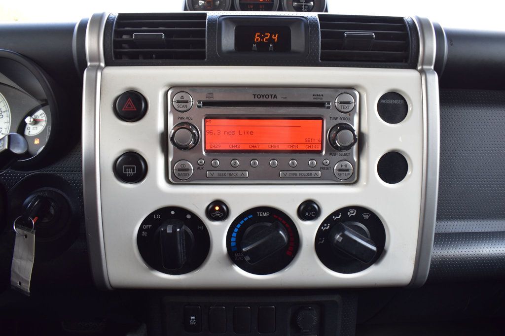 2014 Toyota FJ Cruiser RWD 4dr Automatic - 23084685 - 27