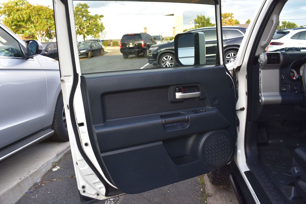 2014 Toyota FJ Cruiser RWD 4dr Automatic - 23084685 - 37