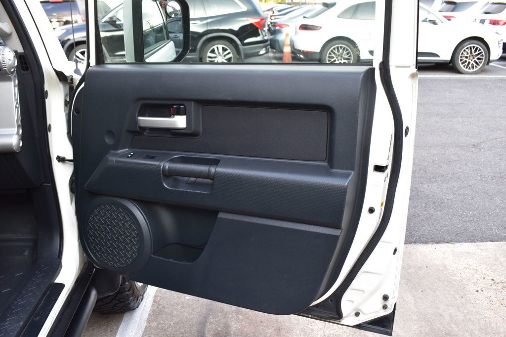 2014 Toyota FJ Cruiser RWD 4dr Automatic - 23084685 - 38
