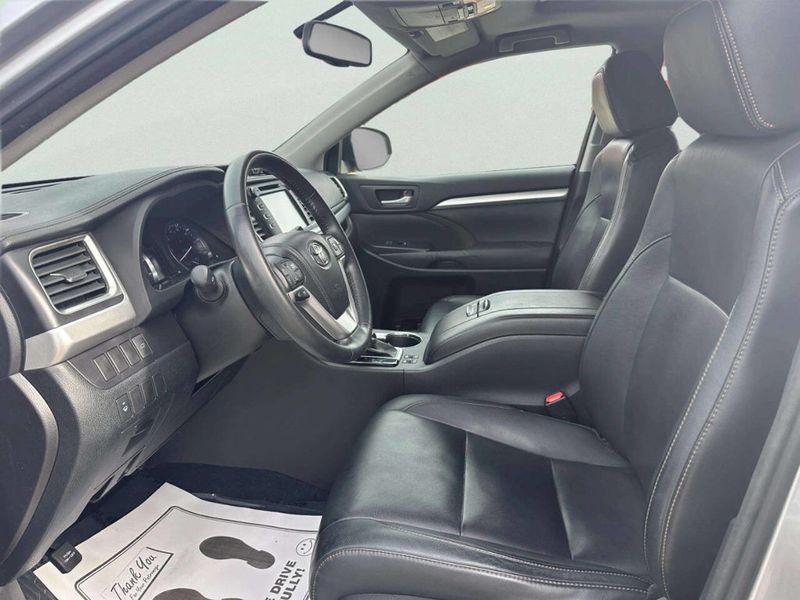 2014 Toyota Highlander AWD 4dr V6 XLE - 23032535 - 8