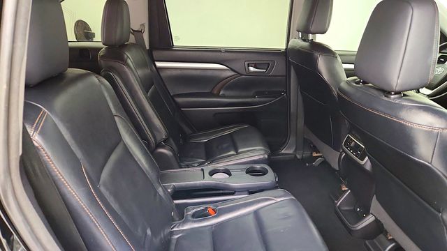 2014 Toyota Highlander AWD 4dr V6 XLE w/ Captain's Chairs & Rear Blu-ray Entertainment - 23097421 - 22