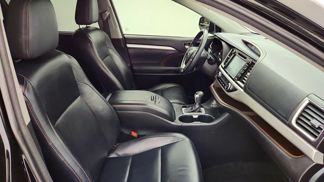 2014 Toyota Highlander AWD 4dr V6 XLE w/ Captain's Chairs & Rear Blu-ray Entertainment - 23097421 - 24