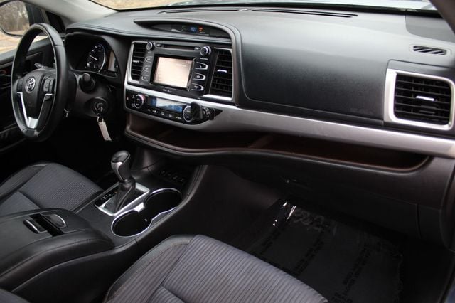 2014 Toyota Highlander LE Plus photo 13