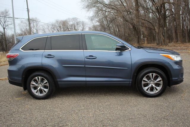 2014 Toyota Highlander LE Plus photo 3