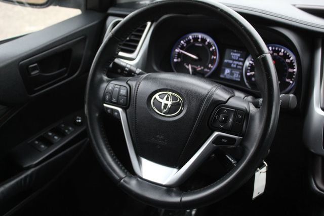 2014 Toyota Highlander LE Plus photo 35