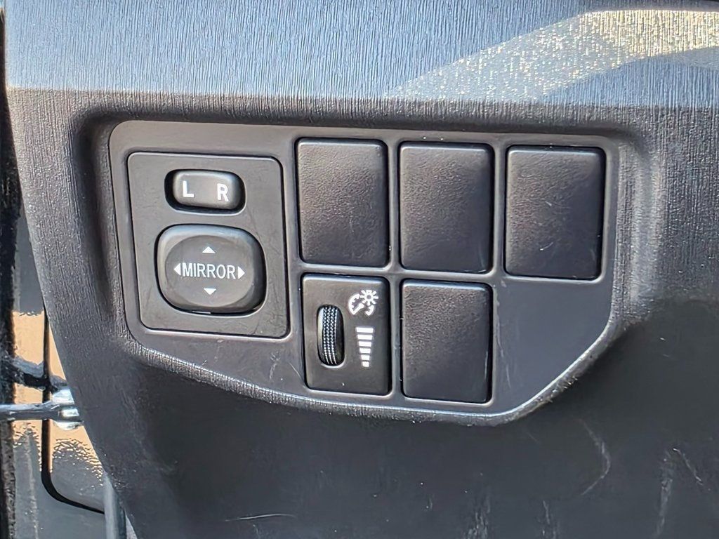 2014 Toyota Prius 5dr Hatchback Four - 22946673 - 38