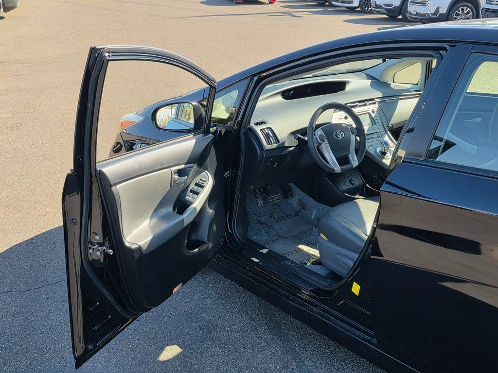 2014 Toyota Prius 5dr Hatchback Four - 22946673 - 39
