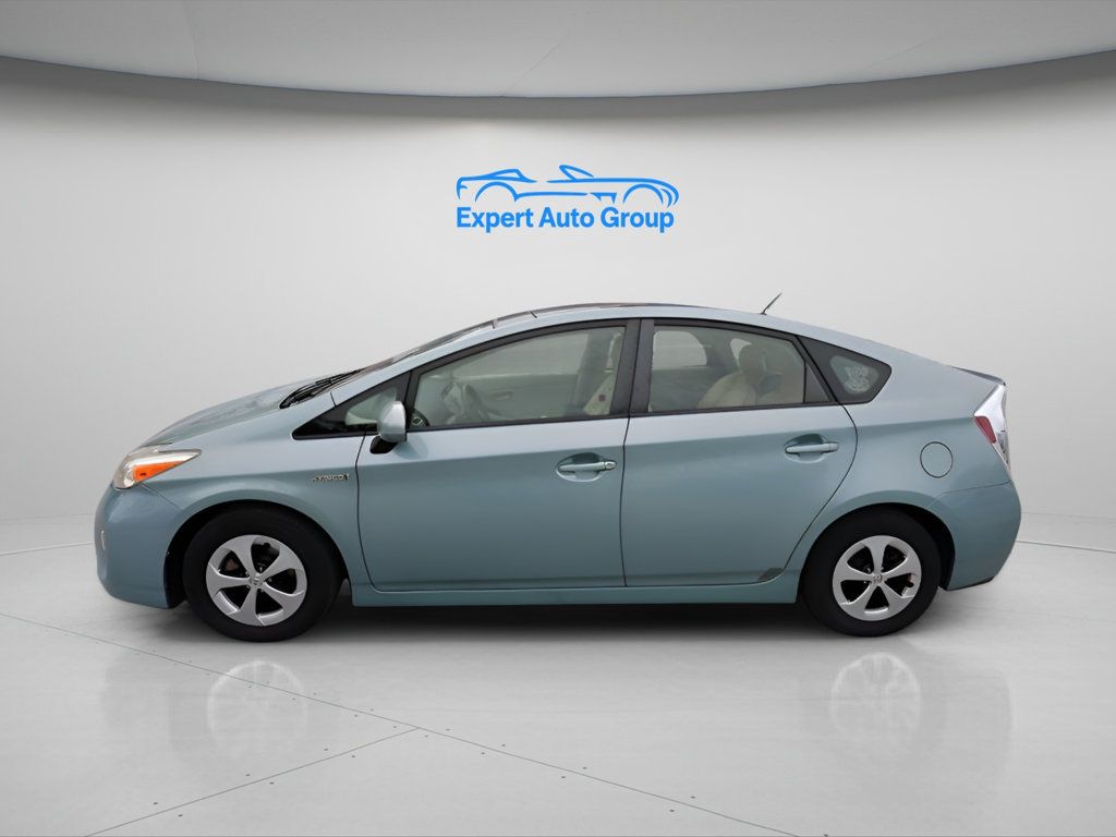 2014 Toyota Prius Three photo 3