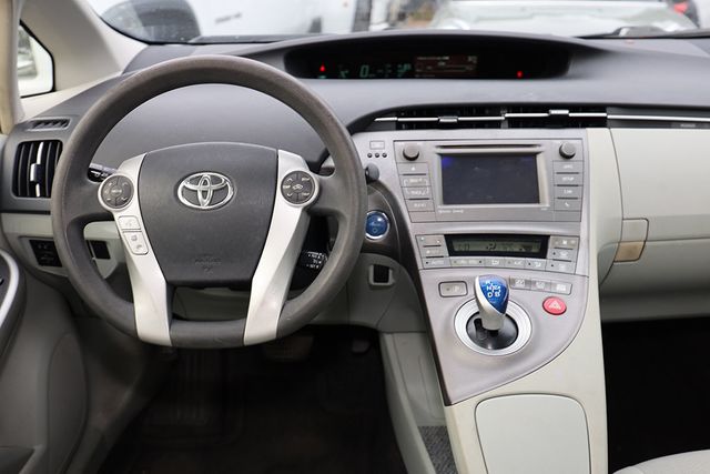 2014 TOYOTA Prius 5dr Hatchback Three - 22940778 - 17
