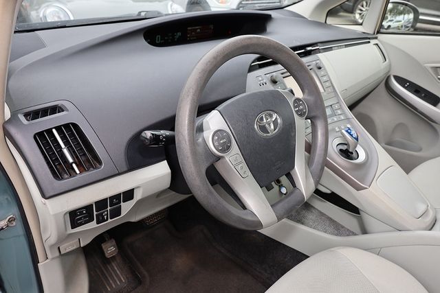 2014 TOYOTA Prius 5dr Hatchback Three - 22940778 - 18