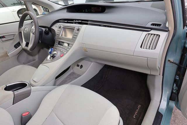 2014 TOYOTA Prius 5dr Hatchback Three - 22940778 - 19