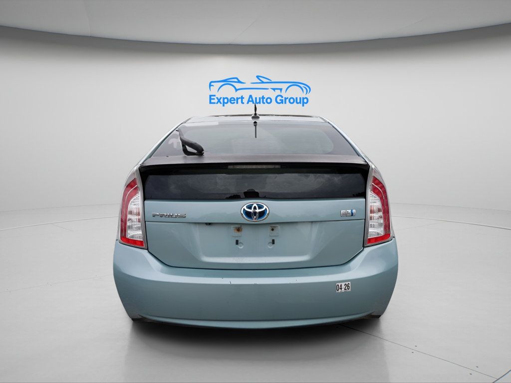 2014 Toyota Prius Three photo 2