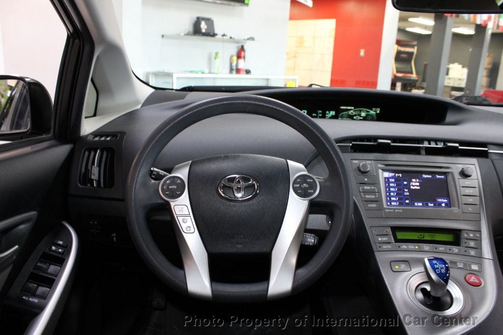 2014 Toyota Prius 5dr Hatchback Three - 22760370 - 16