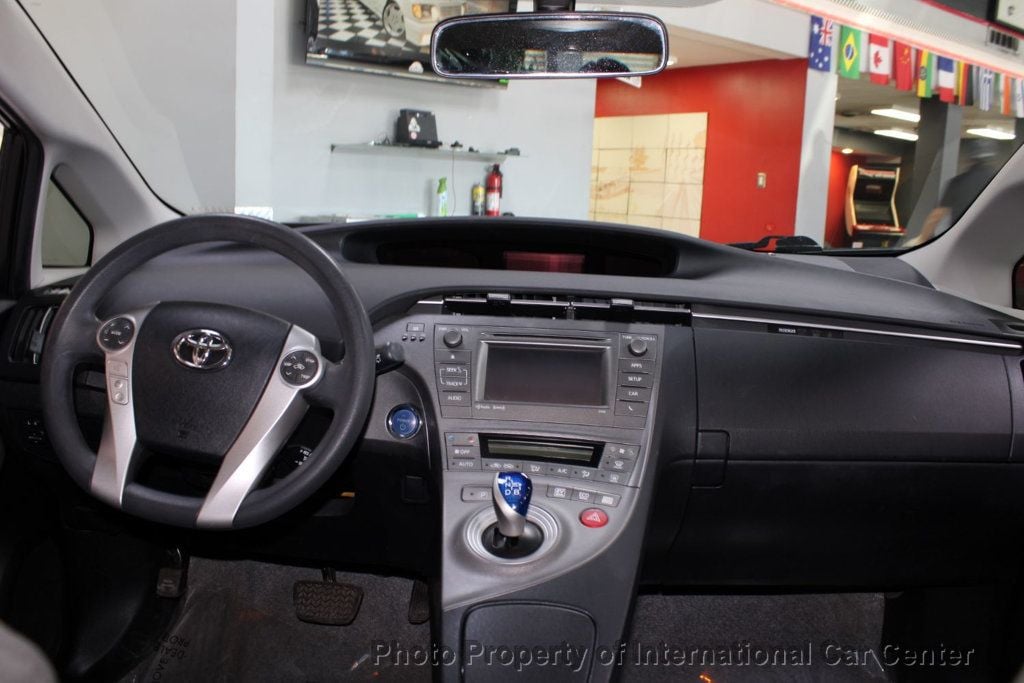 2014 Toyota Prius 5dr Hatchback Three - 22760370 - 30