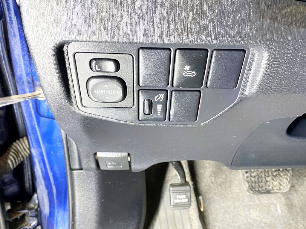 2014 Toyota Prius 5dr Hatchback Three - 22963342 - 21