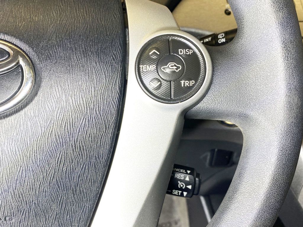 2014 Toyota Prius 5dr Hatchback Three - 22963342 - 24