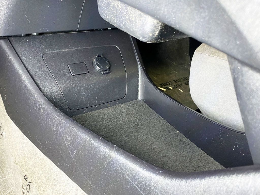 2014 Toyota Prius 5dr Hatchback Three - 22963342 - 32