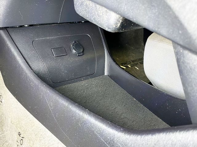 2014 Toyota Prius 5dr Hatchback Three - 22963342 - 32