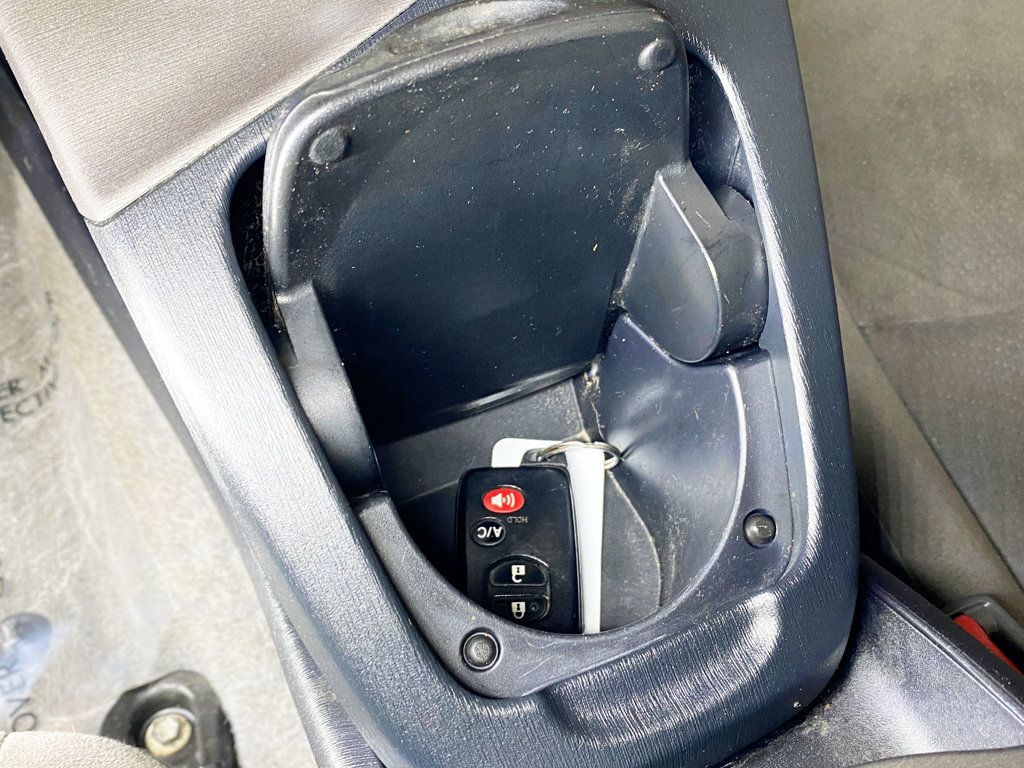 2014 Toyota Prius 5dr Hatchback Three - 22963342 - 34