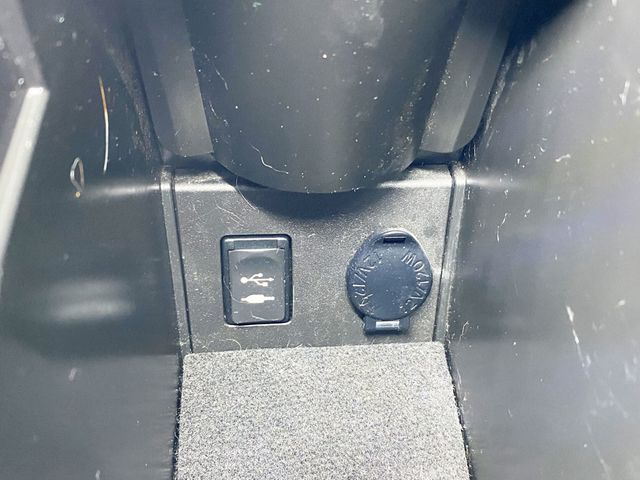 2014 Toyota Prius 5dr Hatchback Three - 22963342 - 35